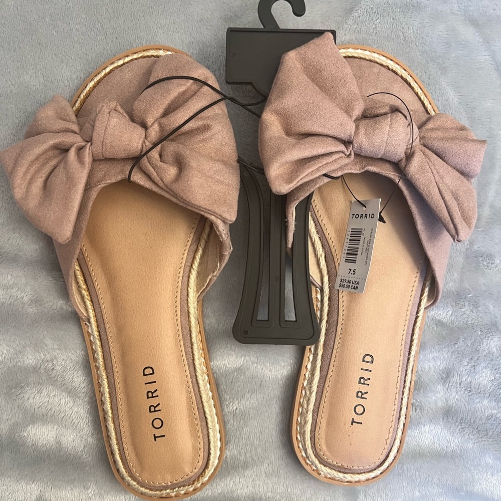 NWT Torrid Blush Bow Sandals